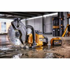 Пила аккумуляторная отрезная DeWALT DCS690X2