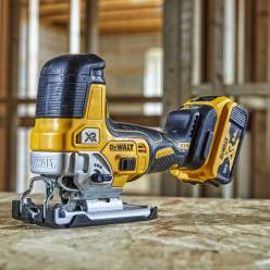 Лобзик аккумуляторный бесщёточный DeWALT DCS335N