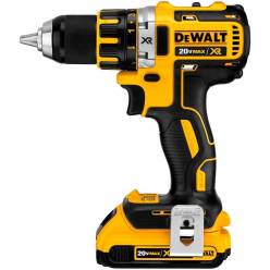 Дрель/шуруповерт DeWALT DCD790D2 